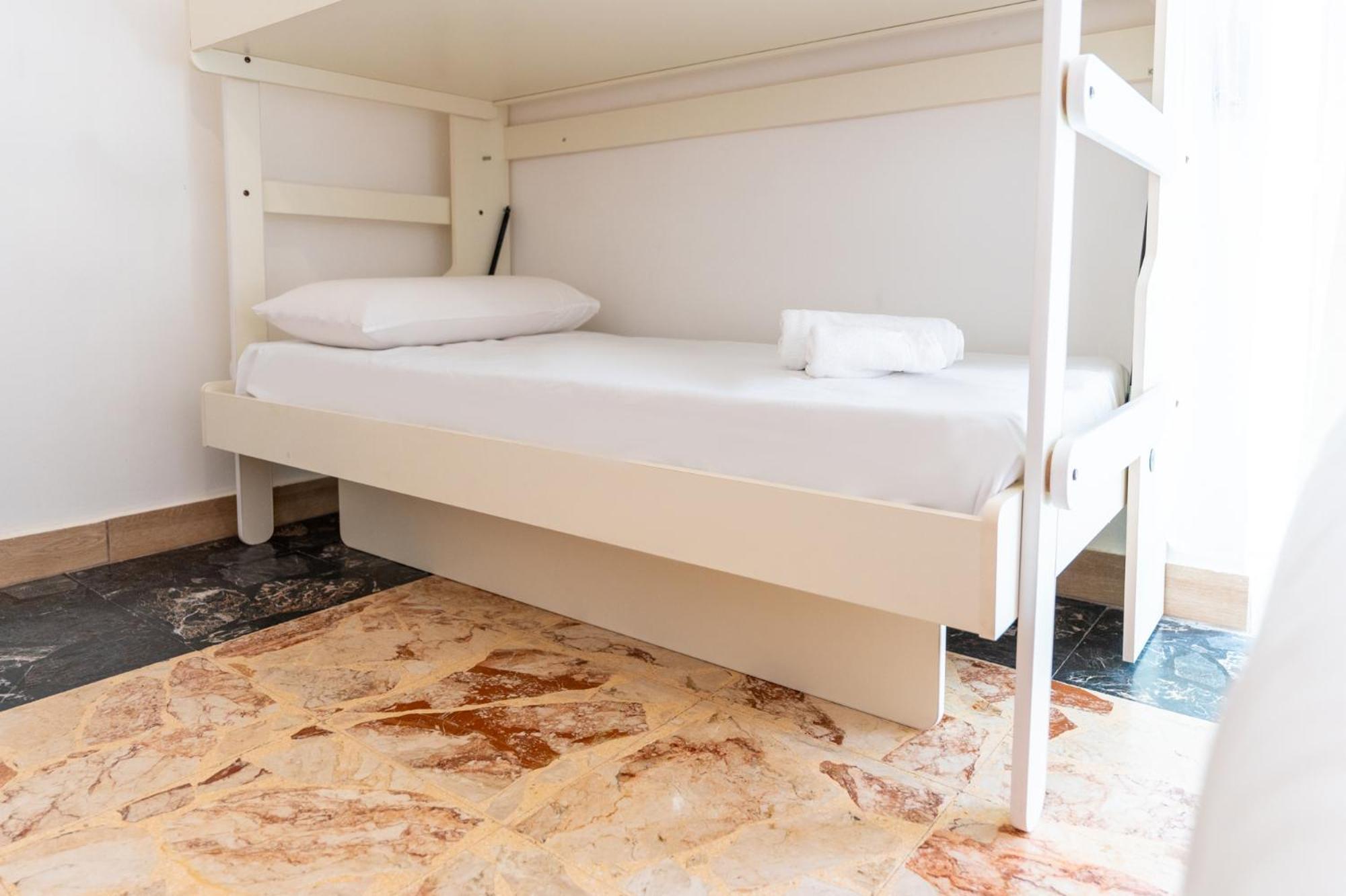 Hotel Tombolata à Naples Extérieur photo
